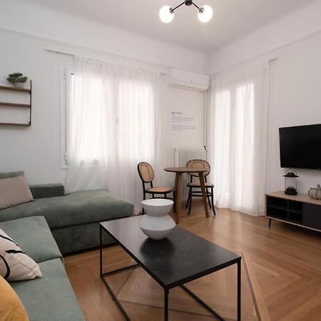 Vibrant Urban Getaway: Modern 1-Bedroom Near Bars, Parks, And Metro أثينا المظهر الخارجي الصورة