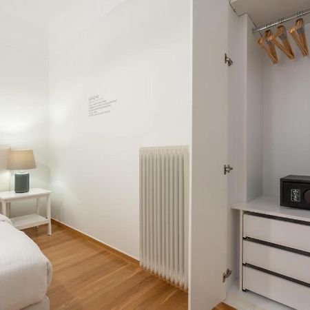 Vibrant Urban Getaway: Modern 1-Bedroom Near Bars, Parks, And Metro أثينا المظهر الخارجي الصورة
