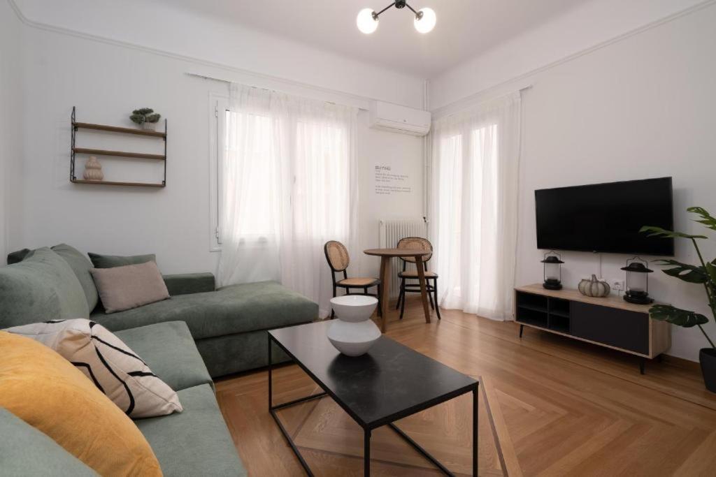 Vibrant Urban Getaway: Modern 1-Bedroom Near Bars, Parks, And Metro أثينا المظهر الخارجي الصورة