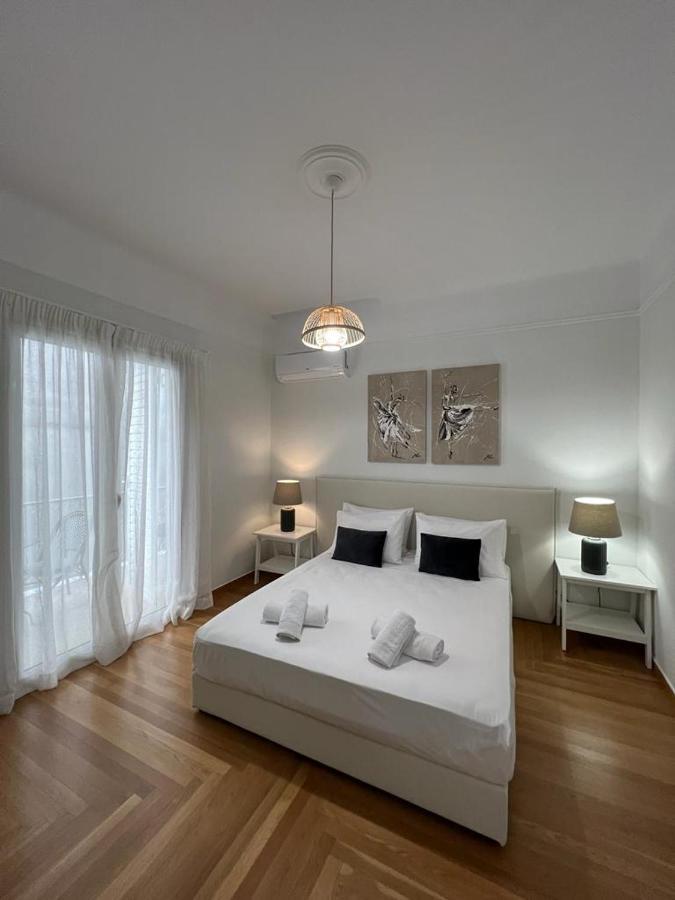 Vibrant Urban Getaway: Modern 1-Bedroom Near Bars, Parks, And Metro أثينا المظهر الخارجي الصورة